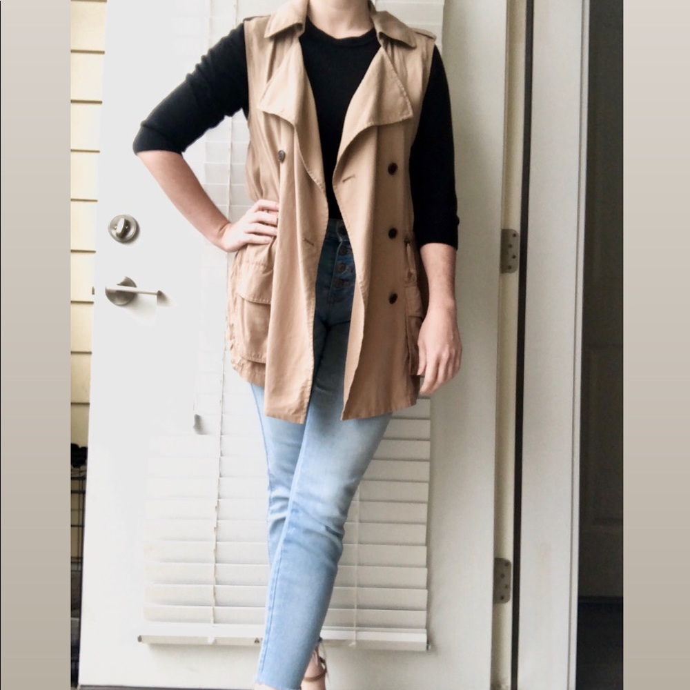 Banana Republic Sleeveless Khaki Trench Coat M
